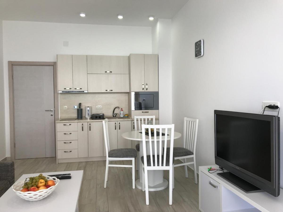 Apartmán First Line Of The Sea 1 Dobra Voda Exteriér fotografie