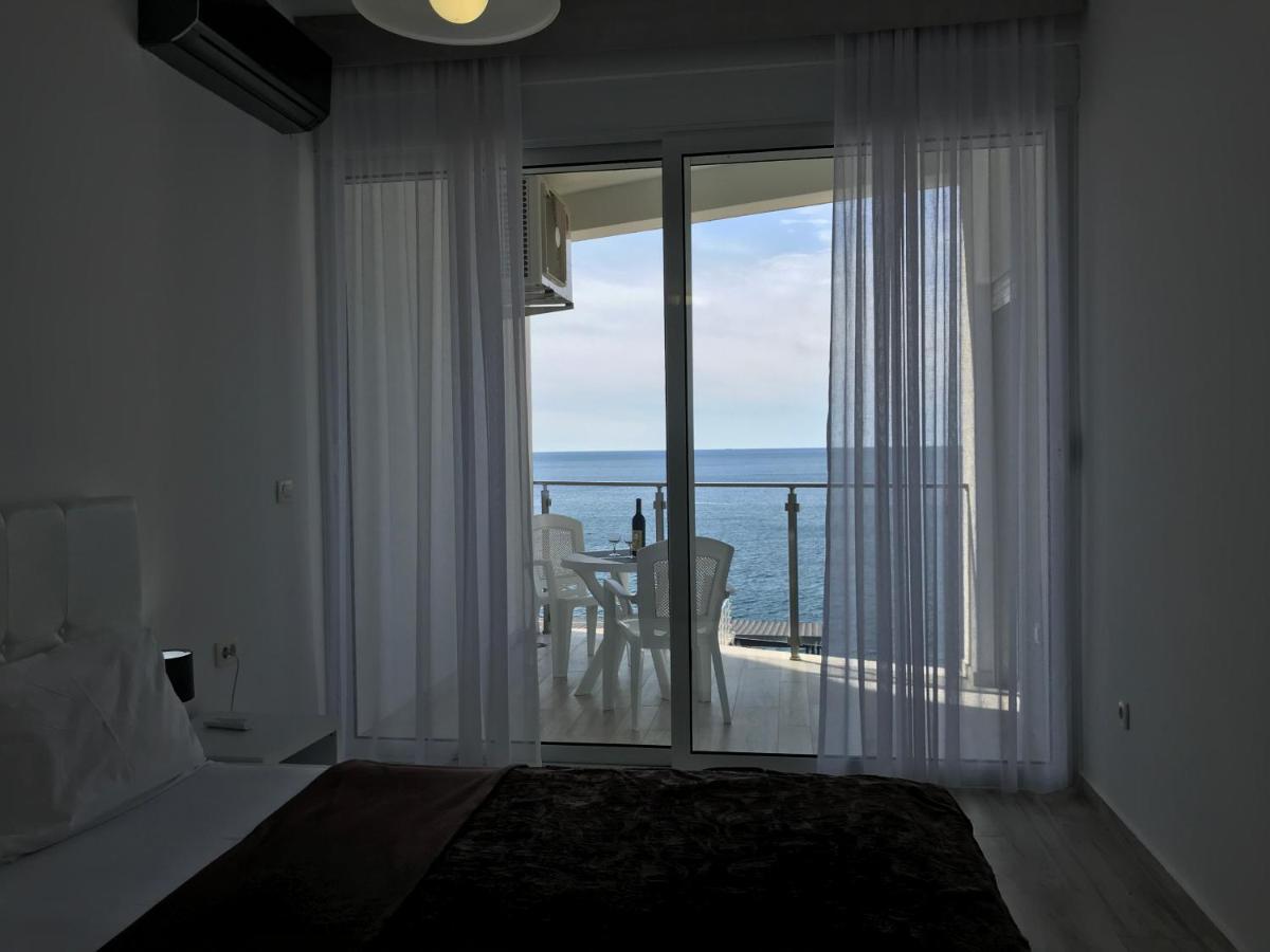 Apartmán First Line Of The Sea 1 Dobra Voda Exteriér fotografie